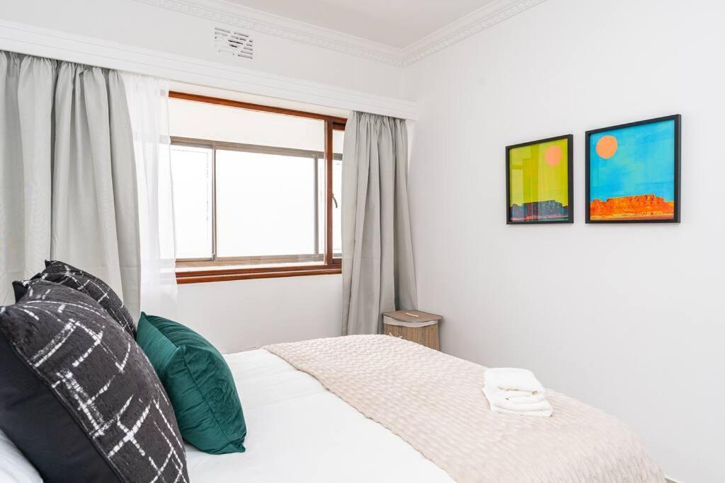 Apartment Stunning 3 Bedroom Beachfront With Parking Cape Town
