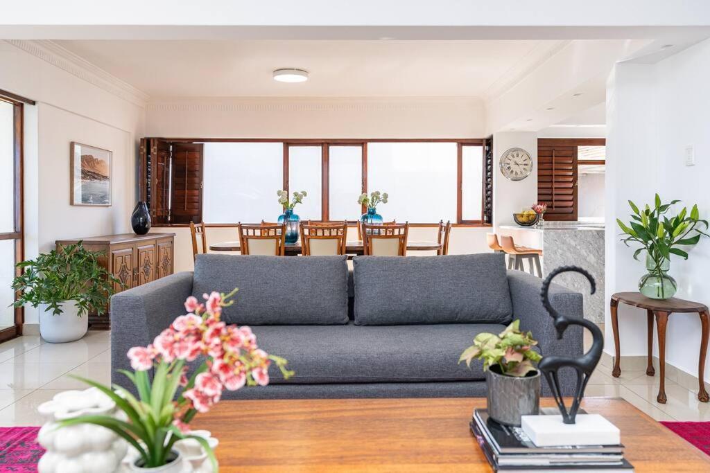 Stunning 3 Bedroom Beachfront With Parking *