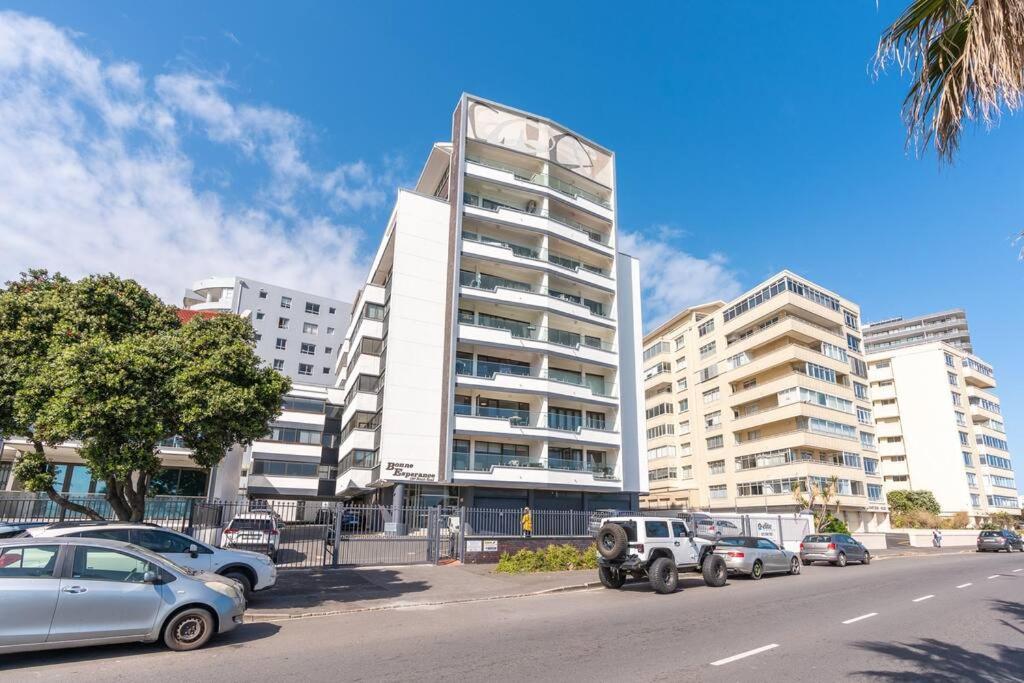 Stunning 3 Bedroom Beachfront With Parking Cape Town