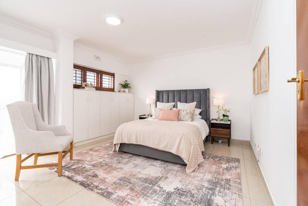 Apartment Stunning 3 Bedroom Beachfront With Parking