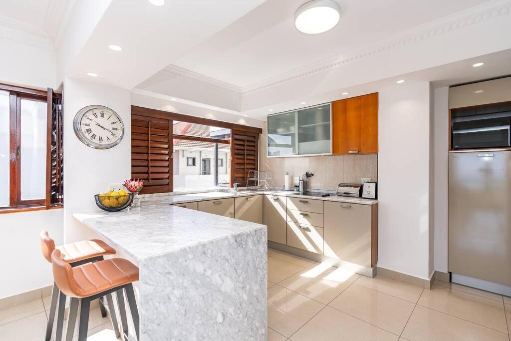 Stunning 3 Bedroom Beachfront With Parking * Cape Town