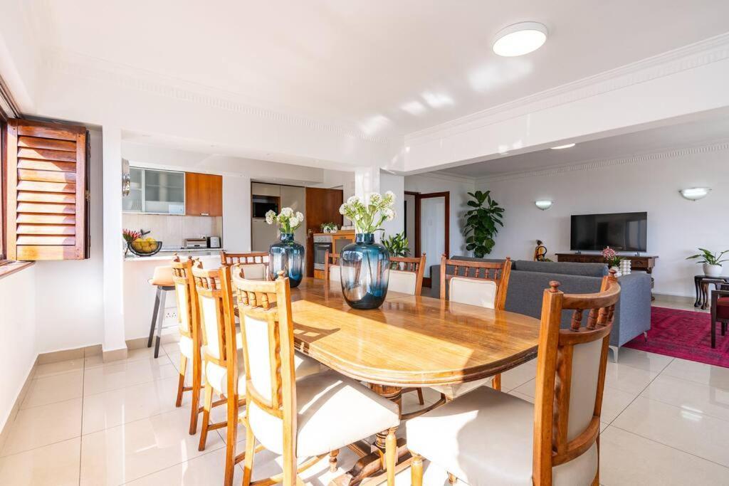 Apartment Stunning 3 Bedroom Beachfront With Parking Cape Town
