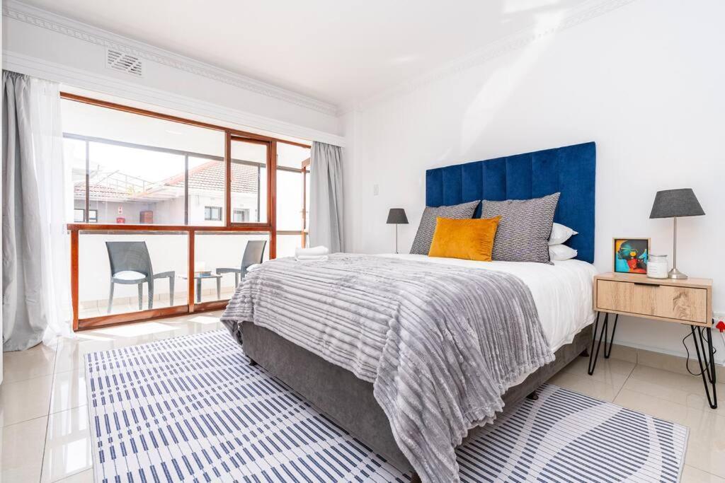 Apartment Stunning 3 Bedroom Beachfront With Parking *