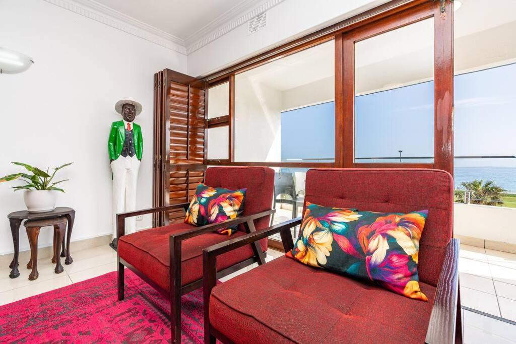 Stunning 3 Bedroom Beachfront With Parking *
