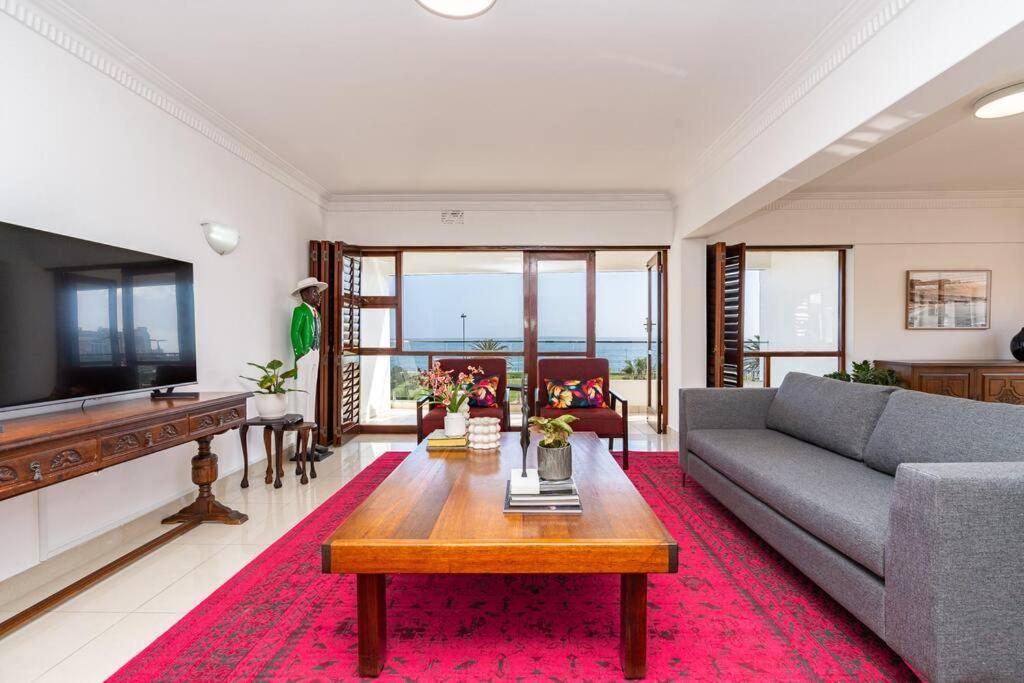 Stunning 3 Bedroom Beachfront With Parking Apartment